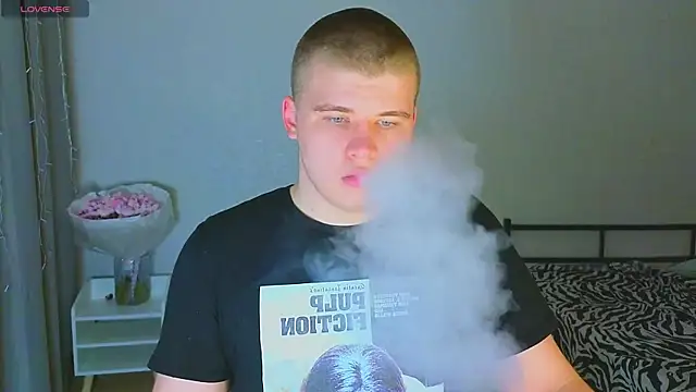 kittenmurr online show from October 31, 2025, 8:27 pm