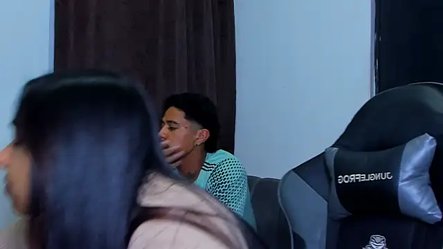 violet and myers online show from April 8, 2026, 9:38 pm