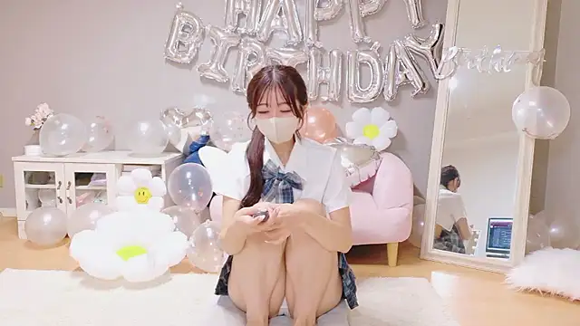 Snapshot of Yuna-ch chatting on October 12, 2025, 9:49 pm Yuna-ch online show from October 12, 2025, 9:49 pm