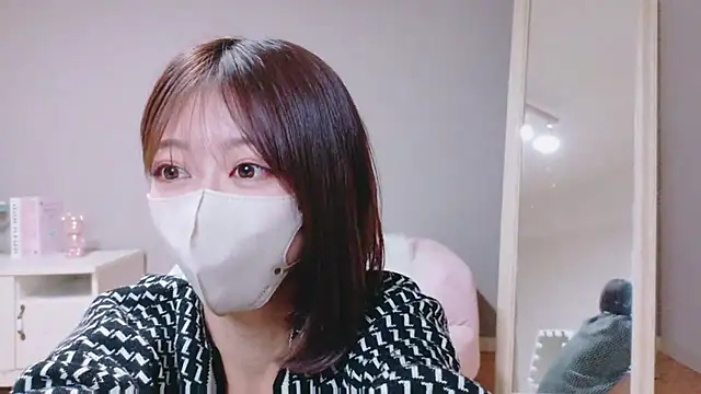 Snapshot of Yuna-ch chatting on October 9, 2025, 1:55 pm Yuna-ch online show from October 9, 2025, 1:55 pm