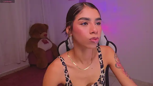 Snapshot of BrunetteAdams001 chatting on February 8, 2026, 4:43 am BrunetteAdams001 online show from February 8, 2026, 4:43 am