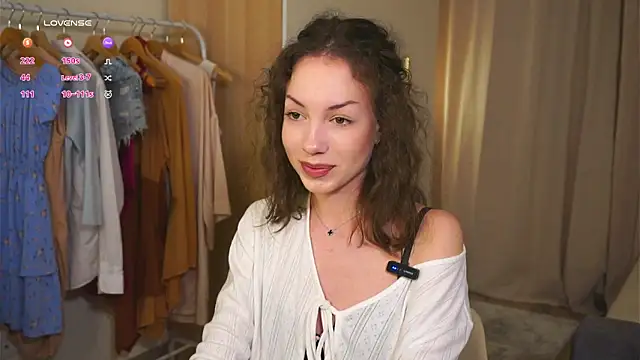 Snapshot of RenateRansone chatting on February 8, 2026, 6:38 pm RenateRansone online show from February 8, 2026, 6:38 pm