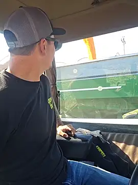 twistafatpipe online show from October 16, 2025, 5:43 pm