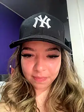 Nicolle Lux online show from October 5, 2025, 5:58 pm