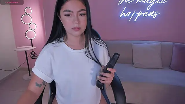 NataliaGaret online show from May 17, 2026, 4:51 pm