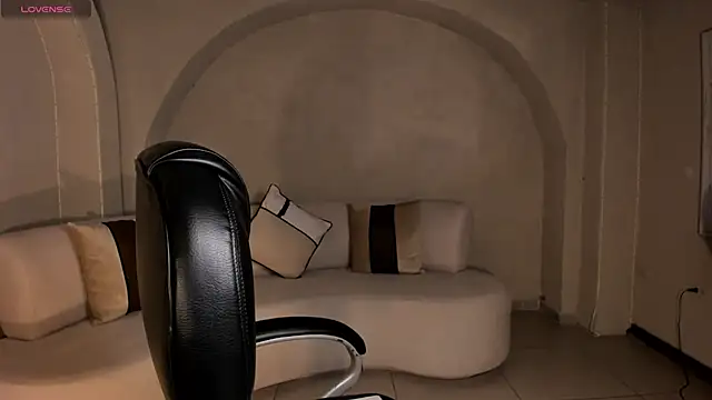 AmberColors  online show from December 1, 2025, 7:48 pm