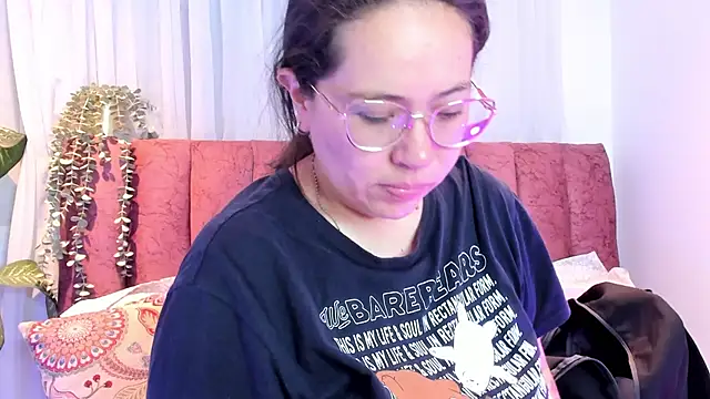 Snapshot of Ashley_Monroe chatting on November 6, 2025, 11:36 am Ashley Monroe online show from November 6, 2025, 11:36 am