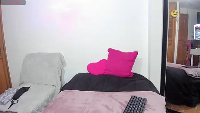 Snapshot of Ashley_Monroe chatting on November 18, 2025, 4:43 pm Ashley Monroe online show from November 18, 2025, 4:43 pm