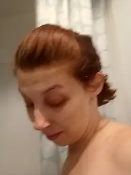snowbunnyyBby00 online show from September 22, 2025, 11:00 pm