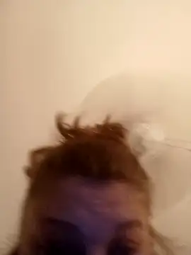 snowbunnyyBby00 online show from October 7, 2025, 4:46 am