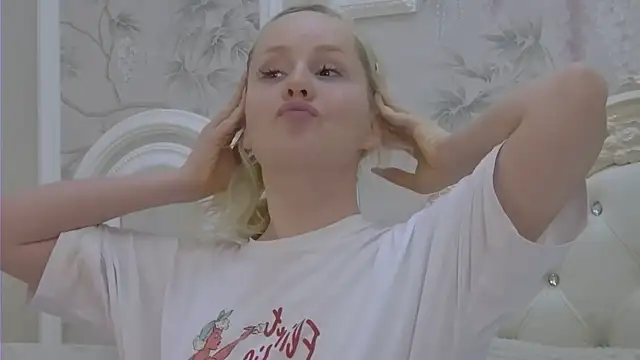 EllieFrosty  online show from July 9, 2026, 10:09 pm