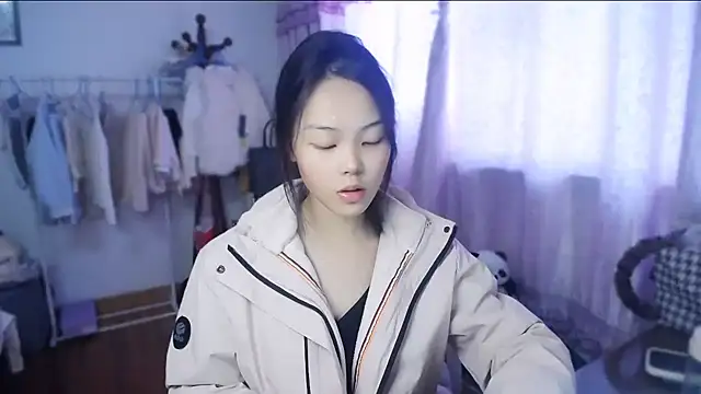 yao-yao  online show from November 27, 2025, 6:25 am