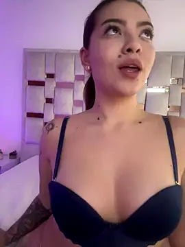 Snapshot of Lovelle_velvet chatting on September 13, 2025, 8:20 pm Lovelle velvet online show from September 13, 2025, 8:20 pm