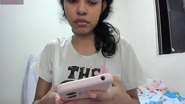 Snapshot of Sophie_moo chatting on October 23, 2025, 1:15 am Sophie moo online show from October 23, 2025, 1:15 am