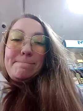 Kiss Eva online show from April 15, 2026, 12:32 pm