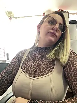 Snapshot of CurvyLust_x chatting on March 26, 2026, 1:31 pm CurvyLust x online show from March 26, 2026, 1:31 pm