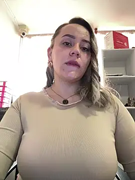 Snapshot of CurvyLust_x chatting on January 19, 2026, 1:37 pm CurvyLust x online show from January 19, 2026, 1:37 pm