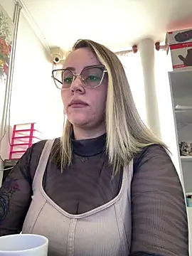 Snapshot of CurvyLust_x chatting on February 17, 2026, 2:47 pm CurvyLust x online show from February 17, 2026, 2:47 pm