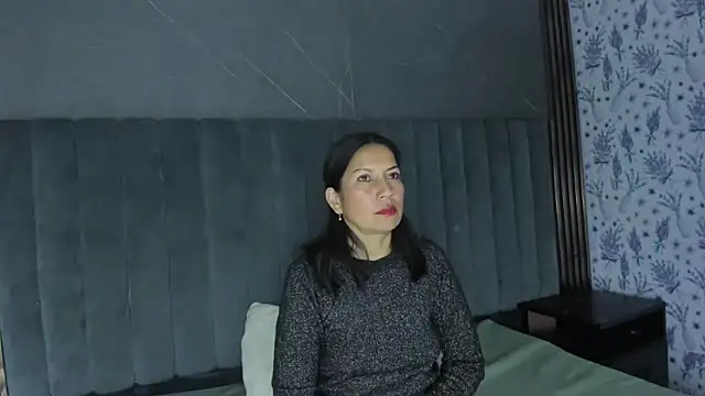 Megan Collinss  online show from December 18, 2025, 11:58 am