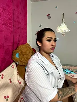 naomirouse  online show from January 12, 2026, 3:35 am