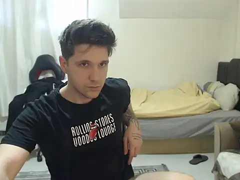 2handsomemann online show from April 29, 2026, 3:49 pm