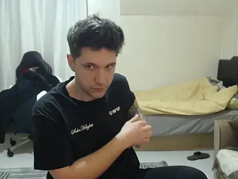 2handsomemann online show from April 28, 2026, 7:40 pm