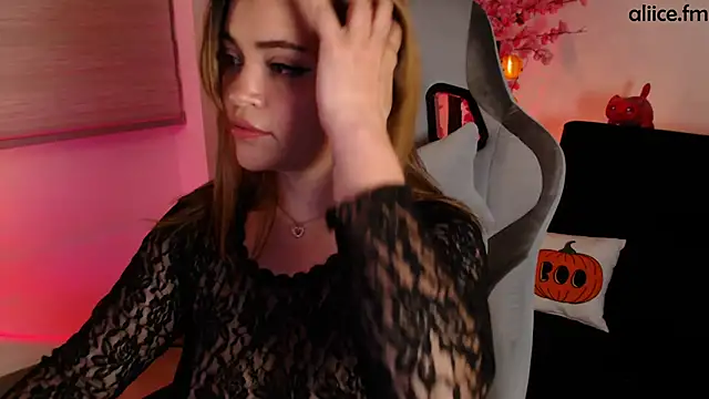 aliiceFM online show from October 20, 2025, 4:36 am