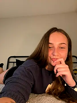MadilynX777 online show from October 5, 2025, 1:51 am