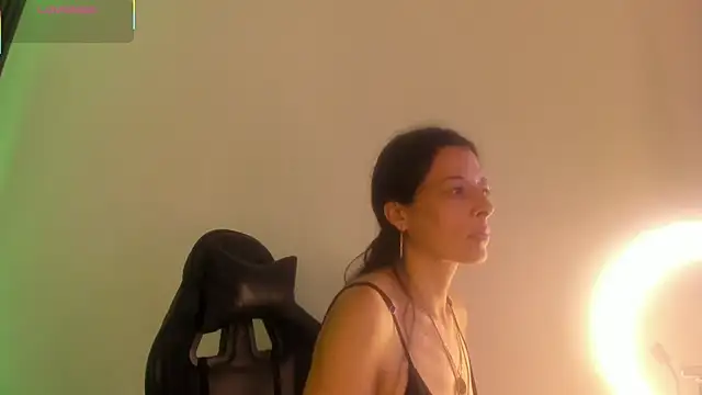 Snapshot of ShaunaDream chatting on February 25, 2026, 4:34 am ShaunaDream online show from February 25, 2026, 4:34 am