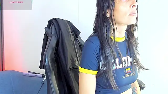 Snapshot of ShaunaDream chatting on February 18, 2026, 4:43 am ShaunaDream online show from February 18, 2026, 4:43 am