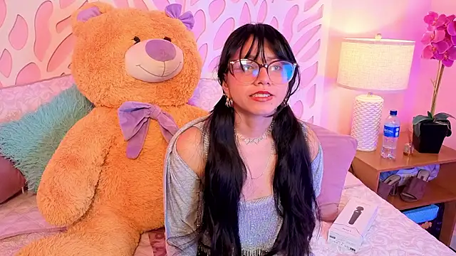 VioletxBloom online show from February 19, 2026, 8:39 pm