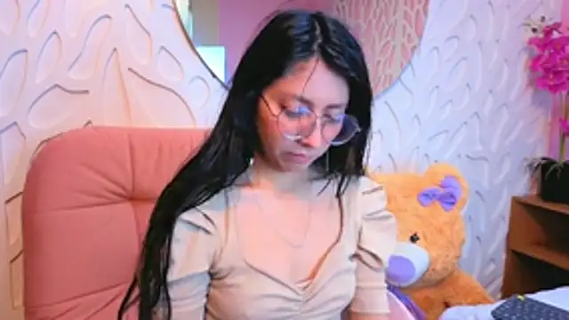 VioletxBloom online show from April 11, 2026, 12:20 pm