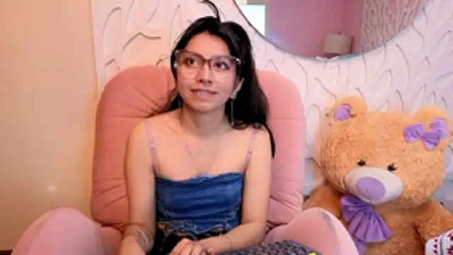 VioletxBloom online show from April 7, 2026, 12:07 pm