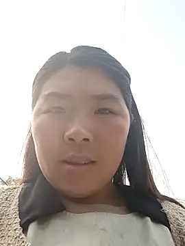 quynhkoolbae online show from April 15, 2026, 1:44 am