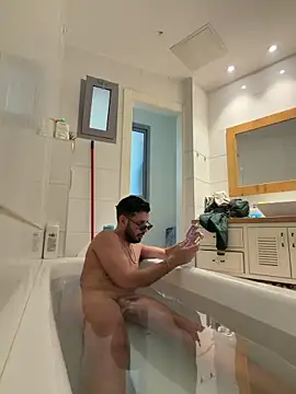 husbandandwifetobe online show from December 20, 2025, 1:14 pm