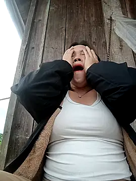 miumiu 00 online show from October 24, 2025, 1:37 am