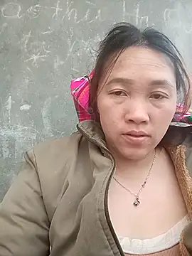 miumiu 00 online show from February 18, 2026, 1:47 am