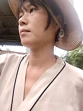 linda bae00 online show from September 9, 2025, 2:54 am