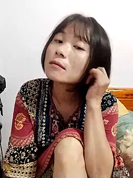 linda bae00 online show from October 18, 2025, 1:57 pm
