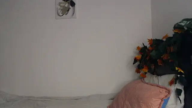   abrill   online show from October 17, 2025, 11:39 pm