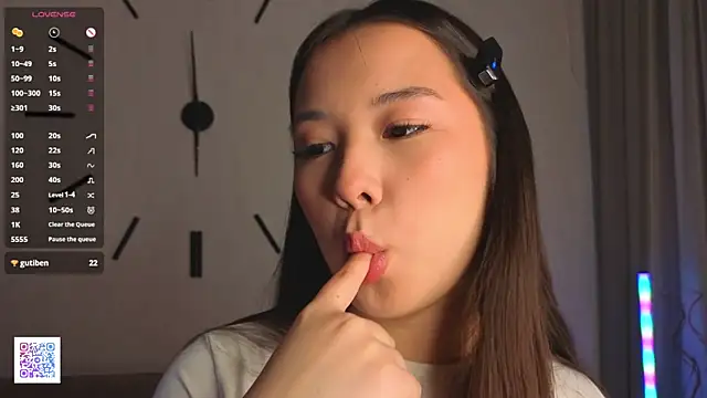 AlberthaEscue online show from October 9, 2025, 4:35 am