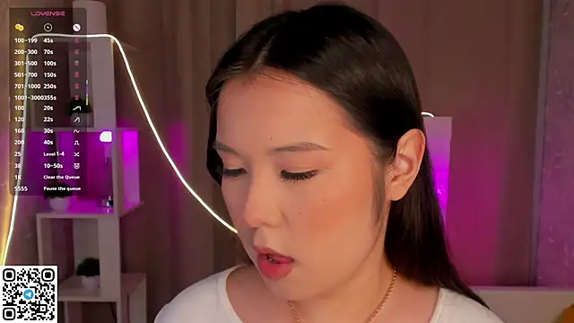 AlberthaEscue online show from November 26, 2025, 4:23 am