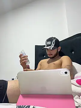 Snapshot of Nas-z09 chatting on February 11, 2026, 1:16 am Nas-z09 online show from February 11, 2026, 1:16 am