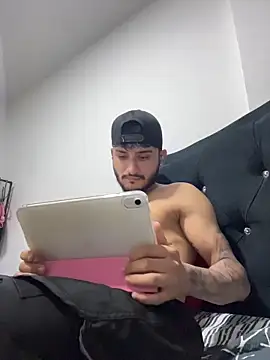 Snapshot of Nas-z09 chatting on February 2, 2026, 9:47 pm Nas-z09 online show from February 2, 2026, 9:47 pm