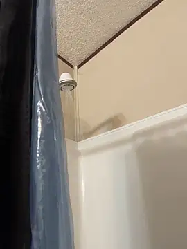 lillylooney online show from October 16, 2025, 5:05 am