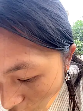 Snapshot of milo_bae chatting on December 3, 2025, 1:06 am milo bae online show from December 3, 2025, 1:06 am