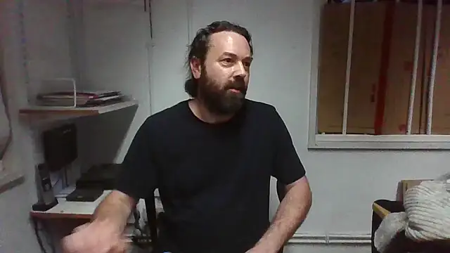 Snapshot of rogerevenmore chatting on November 13, 2025, 6:01 pm rogerevenmore online show from November 13, 2025, 6:01 pm