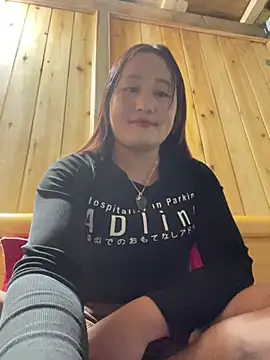 Snapshot of phungtiti chatting on February 15, 2026, 1:21 pm phungtiti online show from February 15, 2026, 1:21 pm