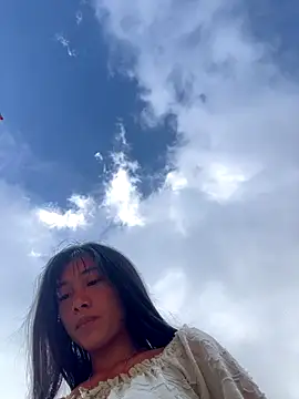 EmLy02 online show from December 22, 2025, 1:28 am