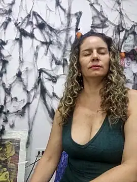 Nina vallon online show from October 19, 2025, 7:49 pm